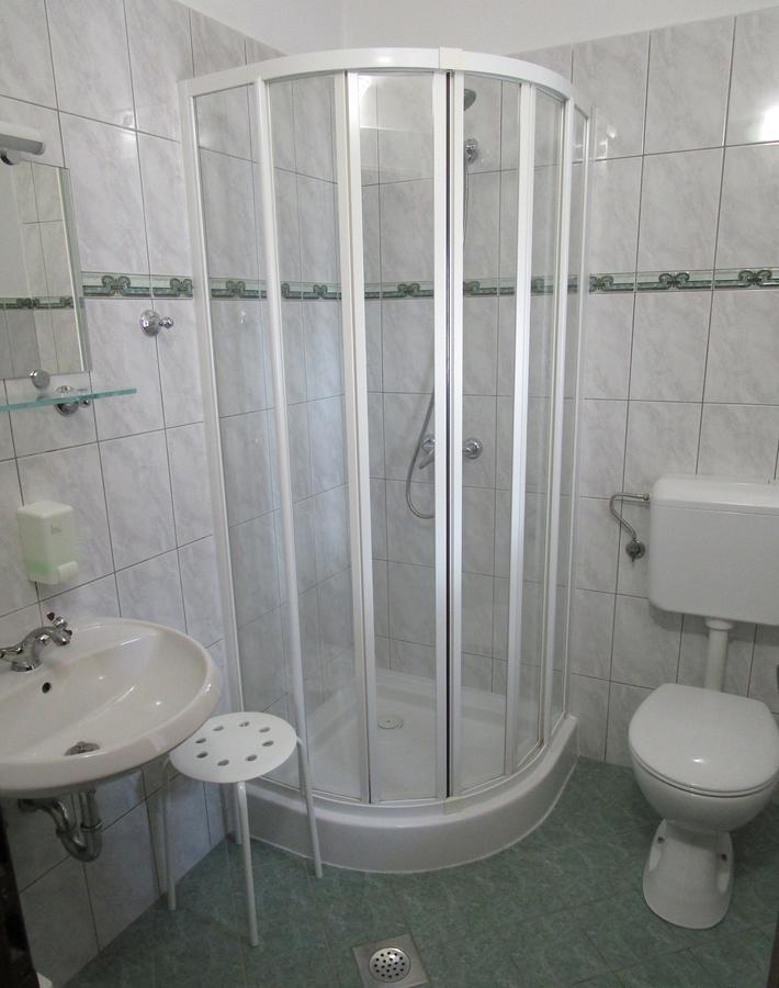 Hostel Škrla Divača Buitenkant foto